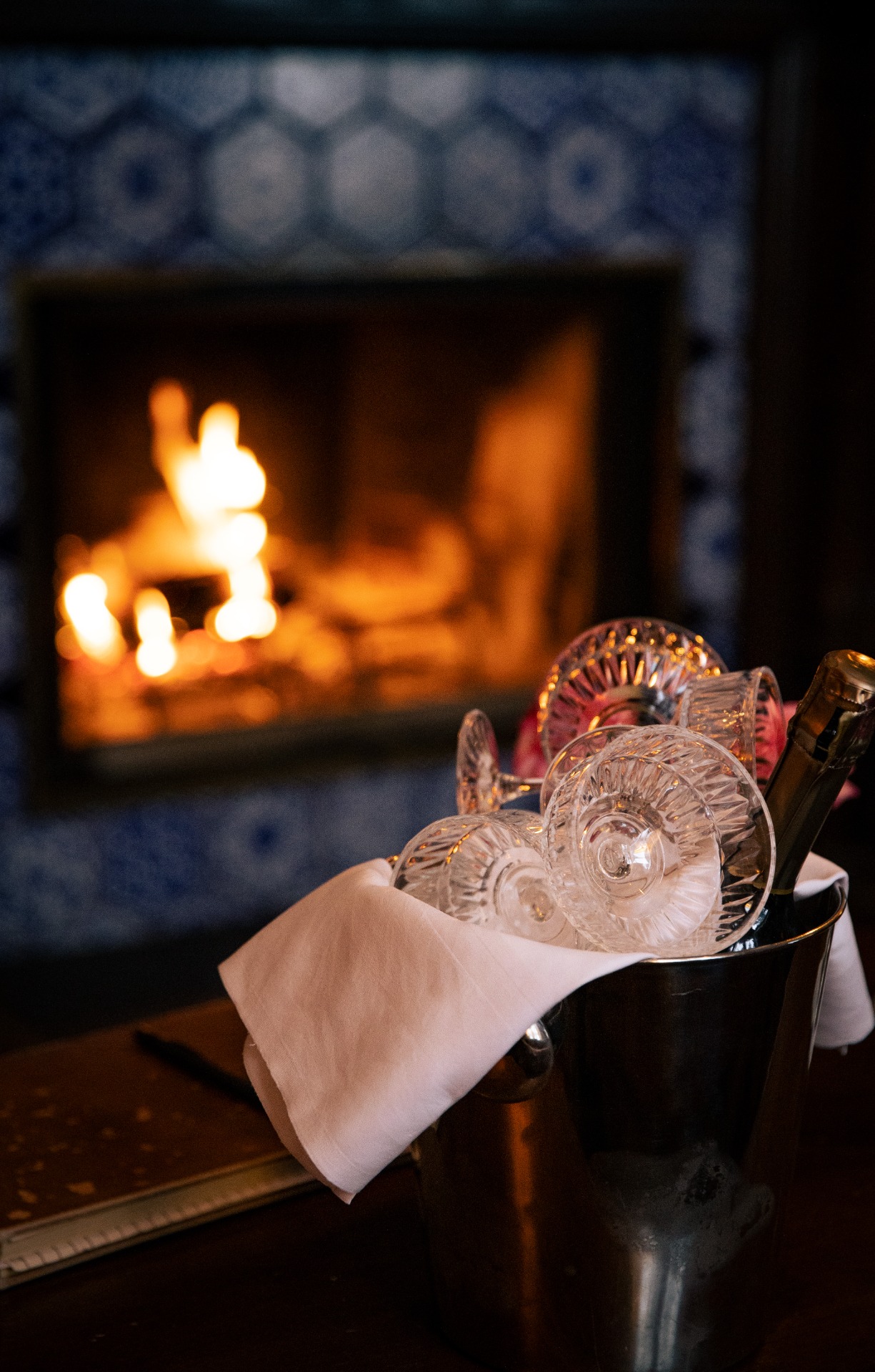 couple dinner and champange in geilo